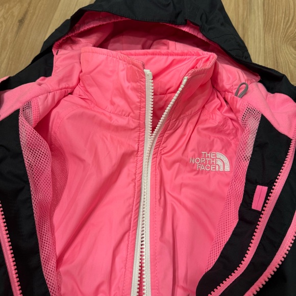 The North Face Black &White 2-in-1 Waterproof Jacket, size 7/8 & Gloves - Picture 3 of 8